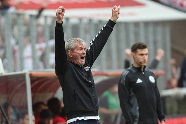 2. Bundesliga - 24 25 - 1. FC Köln - 1. FC Kaiserslautern am 18.05.2025 im RheinEnergieSTADION in Köln Trainer Friedhelm Funkel (Koeln) jubelt und freut sich