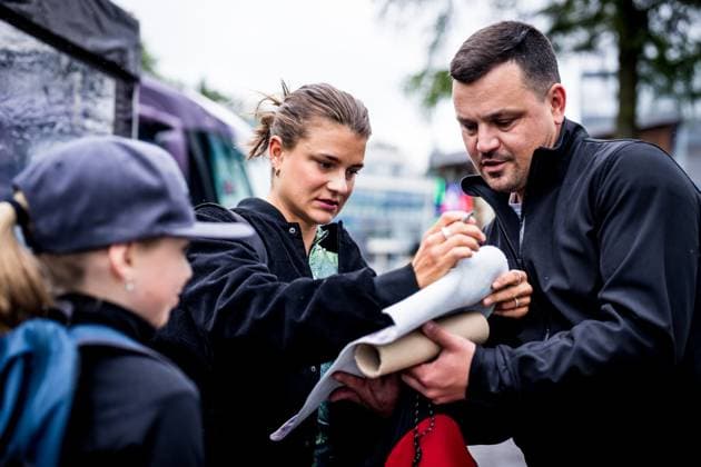 Jenny Rissveds of Sweden, center, and Czech fans before the training for Mountain bike cross country World Cup event, Nove Mesto na Morave, Czech Republic, May 22, 2025. (CTKxPhoto JaroslavxSvoboda) CTKPhotoP2025052204879  CTKPhotoP2025052204879