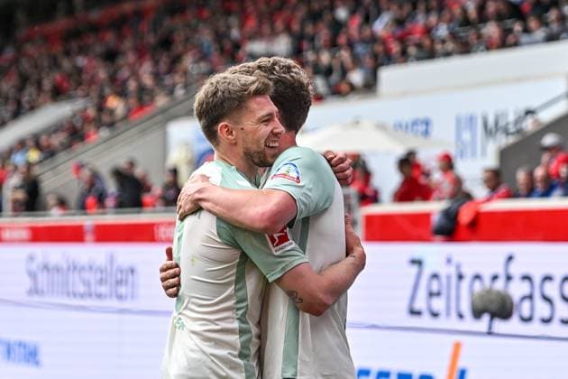 GER, 1. FBL, 1. FC Heidenheim 1846 vs SV Werder Bremen 17.05.2025, Voith-Arena, Heidenheim, GER, 1. FBL, 1. FC Heidenheim 1846 vs SV Werder Bremen, im Bild Torjubel nach Tor zum 0:2, Mitchell Weiser (Werder Bremen, 8) und Jens Stage (Werder Bremen, 6) *** GER, 1 FBL, 1 FC Heidenheim 1846 vs SV Werder Bremen 17 05 2025, Voith Arena, Heidenheim, GER, 1 FBL, 1 FC Heidenheim 1846 vs SV Werder Bremen, pictured celebrating after scoring 0 2, Mitchell Weiser Werder Bremen, 8 and Jens Stage Werder Bremen, 6 nordphotoxGmbHx xHafner nph00200