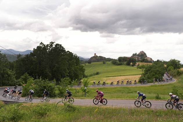 The pack rides during the stage 12 of the Giro d™Italia from Modena to Viadana (Oglio-Po), Italy - Thursday, May 22, 2025. - cycling.  Copyright: xMarcoxAlpozzi LaPressex