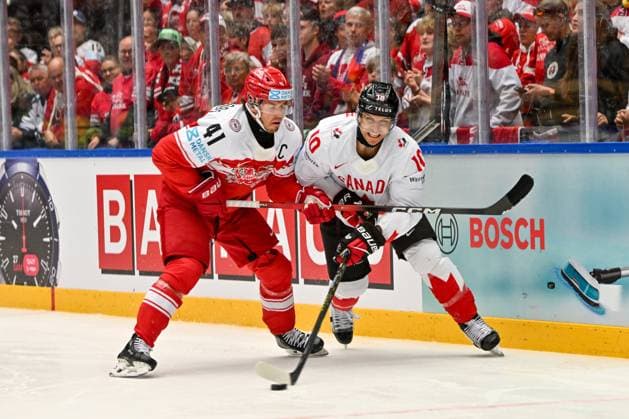 ODENSE, DENMARK - MAY 22: Brayden Schenn of Canada R) in a battle for the puck with Jesper Jensen Aabo of Denmark L) during the 2025 Ice hockey, Eishockey World Championship, WM, Weltmeisterschaft match between Canada and Denmark at Jyske Bank Arena on May 22, 2025 in Odense, Denmark. Odense Jyske Bank Arena Denmark Copyright: xJustPictures.ch AndreaxBrancax jp-en-EuSpIm-AB_22052025_AAB_0457