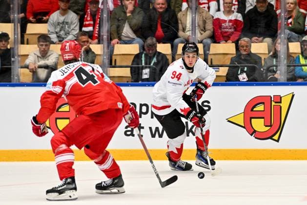 ODENSE, DENMARK - MAY 22: Porter Martone of Canada skates down the ice with the puck during the 2025 Ice hockey, Eishockey World Championship, WM, Weltmeisterschaft match between Canada and Denmark at Jyske Bank Arena on May 22, 2025 in Odense, Denmark. Odense Jyske Bank Arena Denmark Copyright: xJustPictures.ch AndreaxBrancax jp-en-EuSpIm-AB_22052025_AAB_0552