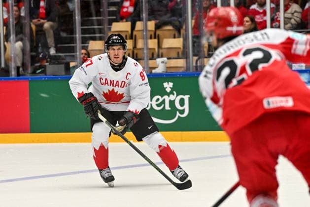 ODENSE, DENMARK - MAY 22: Sidney Crosby of Canada in action during the 2025 Ice hockey, Eishockey World Championship, WM, Weltmeisterschaft match between Canada and Denmark at Jyske Bank Arena on May 22, 2025 in Odense, Denmark. Odense Jyske Bank Arena Denmark Copyright: xJustPictures.ch AndreaxBrancax jp-en-EuSpIm-AB_22052025_AAB_0906