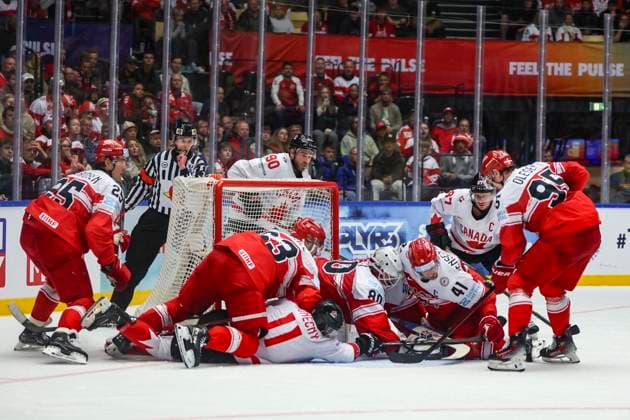 Sport Themen der Woche KW21 Eishockey, WM, Kanada - Dänemark Sport Bilder des Tages Ice hockey, Eishockey - IIHF WC 2025 HERNING,DENMARK,22.MAY.25 - ICE HOCKEY - IIHF Ice Hockey World Championship, WM, Weltmeisterschaft 2025, quarterfinal, Canada vs Denmark. Image shows Oliver Lauridsen, Patrick Russell (DEN), Travis Konecny (CAN), Frederik Dichow, Jesper B. Jensen Aabo (DEN), idney Crosby (CAN) and Nick Olesen (DEN).  GEPAxpictures xMaticxKlansek