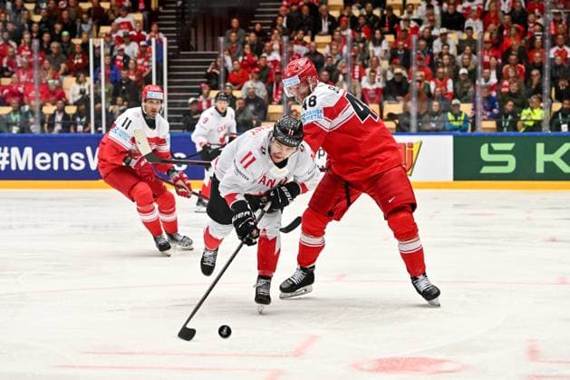 ODENSE, DENMARK - MAY 22: Travis Konecny of Canada in a battle for the puck with Nicholas Jensen B. of Denmark during the 2025 Ice hockey, Eishockey World Championship, WM, Weltmeisterschaft match between Canada and Denmark at Jyske Bank Arena on May 22, 2025 in Odense, Denmark. Odense Jyske Bank Arena Denmark Copyright: xJustPictures.ch AndreaxBrancax jp-en-EuSpIm-AB_22052025_AAB_1934
