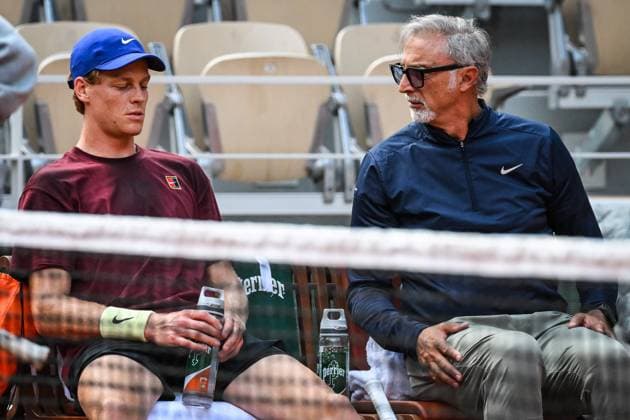 May 22, 2025, Paris, France, France: Jannik SINNER of Italy and Marco PANICHI during a training session of Roland-Garros 2025, French Open 2025, Grand Slam tennis tournament at Roland-Garros Stadium on May 22, 2025 in Paris, France. Paris France - ZUMAm308 20250522_zsp_m308_068 Copyright: xMatthieuxMirvillex