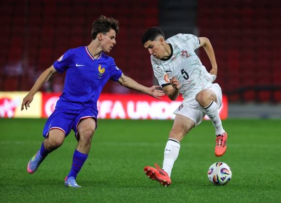 May 22, 2025, Tirana, Tirana, Albania: Remi Himbert of France and Jose Neto of Portugal fight for the ball during the UEFA European Under-17 Championship 2024 25 Group A match between France and Portugal on 22 May, 2025 in Tirana, Albania. Tirana Albania - ZUMAb266 20250522_zip_b266_001 Copyright: xArmandoxBabanix
