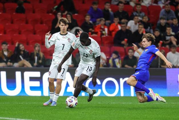May 22, 2025, Tirana, Tirana, Albania: Lucas Badbedat of France and Daniel Banjaqui of Portugal fight for the ball during the UEFA European Under-17 Championship 2024 25 Group A match between France and Portugal on 22 May, 2025 in Tirana, Albania. Tirana Albania - ZUMAb266 20250522_zip_b266_002 Copyright: xArmandoxBabanix