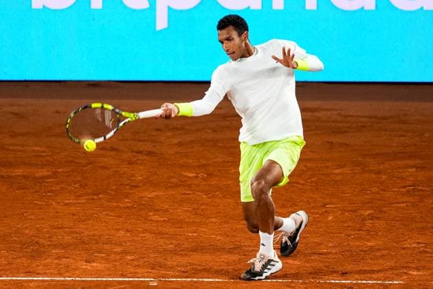 HAMBURG, GERMANY - MAY 22: Felix Auger-Aliassime of Canada plays a forehand in his Men s Singles Quarter Final match against Alexandre Muller of France during Day Six of the Bitpanda Hamburg Open at Am Rothenbaum on May 22, 2025 in Hamburg, Germany. (Photo by Rene Nijhuis) SPO  Copyright: xRenexNijhuis