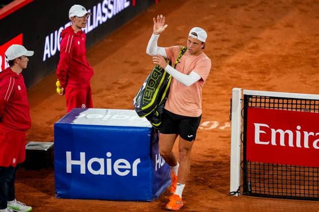 HAMBURG, GERMANY - MAY 22: Alexandre Muller of France walks off after his Men s Singles Quarter Final match against match against Felix Auger-Aliassime of Canada during Day Six of the Bitpanda Hamburg Open at Am Rothenbaum on May 22, 2025 in Hamburg, Germany. (Photo by Rene Nijhuis) SPO  Copyright: xRenexNijhuis