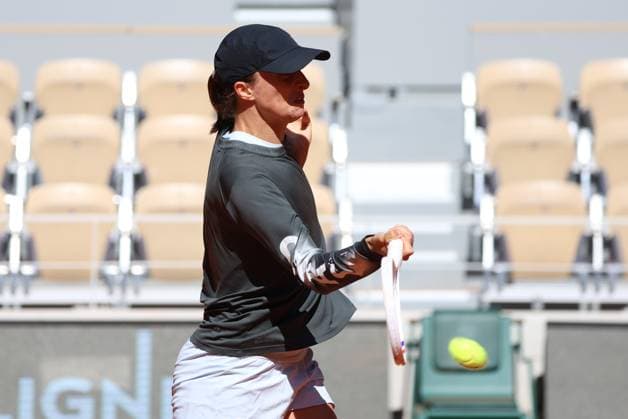 ROLAND GARROS 2025 Thierry Larret MAXPPP - PARIS (75) 23 05 2025 Thierry Larret Maxppp. Tennis. Roland Garros 2025. Internationaux de France de tennis. Stade Roland Garros, Paris (75). Le 23 mai 2025. Entrainement Iga SWIATEK vs Daria KASATRINA. training session PARIS (75) STADE ROLAND GARROS PARIS ILE DE FRANCE FRANCE  Copyright: xMAXPPPxThierryxLarretx TLR202505238446 TLR202505238446