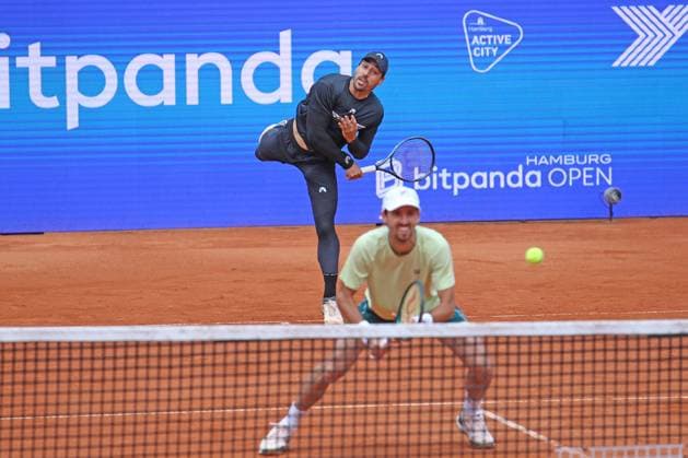 ATP, Tennis Herren 500, Bitpanda Hamburg Open, Halbfinale im Doppel: Fernando Romboli (beim Aufschlag), Andres Molteni (am Netz).