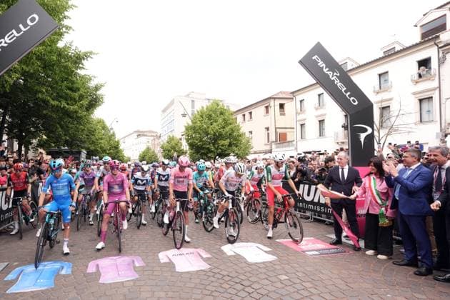 Start of the race during the stage 13 of the Giro d™Italia from Rovigo to Vicenza, Italy - Friday, May 23, 2025. - cycling.  Copyright: xMassimoxPaolone LaPressex