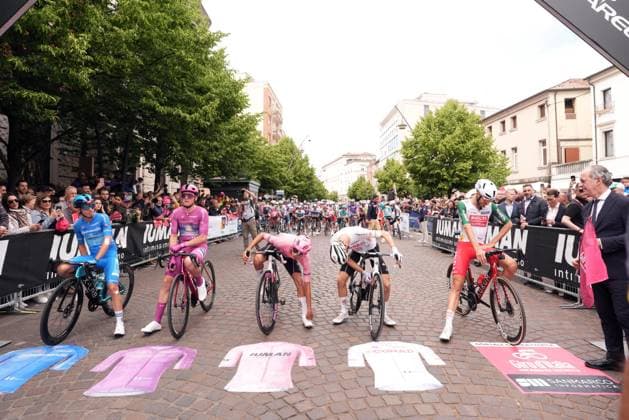 Start of the race during the stage 13 of the Giro d™Italia from Rovigo to Vicenza, Italy - Friday, May 23, 2025. - cycling.  Copyright: xMassimoxPaolone LaPressex