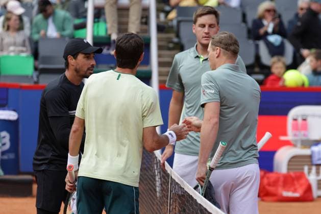 GER, Hamburg, xFSx , ATP, Tennis Herren 500 , Herren Tennistunier Bitpanda Hamburg Open 2025, Halbfinale ,Herren Doppel , 23.05.2025 Harri Heliovaara (FIN) und Henry Patten (GBR) gratulieren Andres Molteni (ARG) und Fernando Romboli (BRA) zum Sieg Copyright: HMBxMedia FernandoxSoares