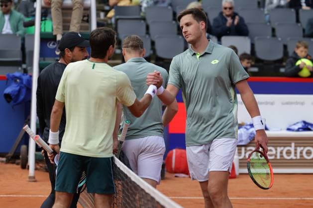 GER, Hamburg, xFSx , ATP, Tennis Herren 500 , Herren Tennistunier Bitpanda Hamburg Open 2025, Halbfinale ,Herren Doppel , 23.05.2025 Harri Heliovaara (FIN) und Henry Patten (GBR) gratulieren Andres Molteni (ARG) und Fernando Romboli (BRA) zum Sieg Copyright: HMBxMedia FernandoxSoares