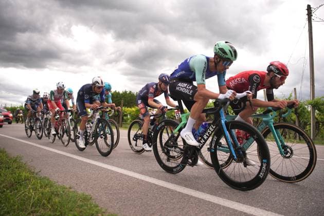 The pack rides during the stage 13 of the Giro d™Italia from Rovigo to Vicenza, Italy - Friday, May 23, 2025. - cycling.  Copyright: xMarcoxAlpozzi LaPressex