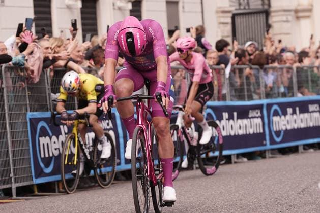 Pedersen Mads of Lidl-Trek cyclamen jersey winner of the stage and behind Del Toro Romero Isaac of Uae Team Emirates Xrg pink jersey with during the stage 13 of the Giro d™Italia from Rovigo to Vicenza, Italy - Friday, May 23, 2025. - cycling.  Copyright: xMarcoxAlpozzi LaPressex
