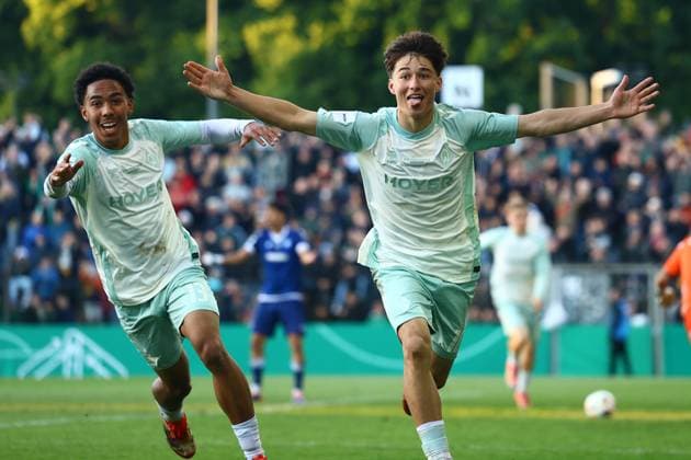 10 Patrice Covic (SV Werder Bremen U19) bejubelt seinen späten Treffer zum 1:0. Fußball I Junioren I DFB-Pokal I Saison 2024-2025 I Finale I SV Werder Bremen U19 - Karlsruher SC U19 I 23.05.2025 I Karl-Liebknecht-Stadion