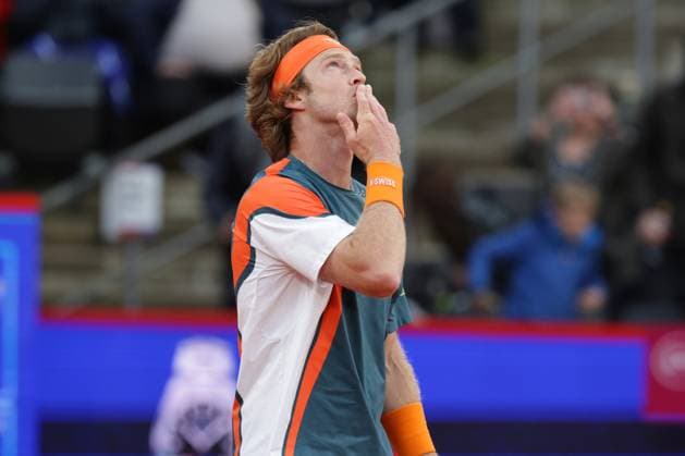 GER, Hamburg, xFSx , ATP, Tennis Herren 500 , Herren Tennistunier Bitpanda Hamburg Open 2025, Halbfinale ,Herren Einzel , 23.05.2025 Andrey Rublev (RUS) Siegerfaust, jubel , macht das Kreutz dankt Gott Copyright: HMBxMedia FernandoxSoares