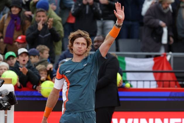 GER, Hamburg, xFSx , ATP, Tennis Herren 500 , Herren Tennistunier Bitpanda Hamburg Open 2025, Halbfinale ,Herren Einzel , 23.05.2025 Andrey Rublev (RUS) bedankt sich bei den Zuschauer, Fans Copyright: HMBxMedia FernandoxSoares