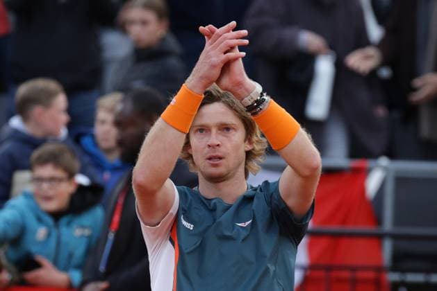 GER, Hamburg, xFSx , ATP, Tennis Herren 500 , Herren Tennistunier Bitpanda Hamburg Open 2025, Halbfinale ,Herren Einzel , 23.05.2025 Andrey Rublev (RUS) bedankt sich bei den Zuschauer, Fans Copyright: HMBxMedia FernandoxSoares