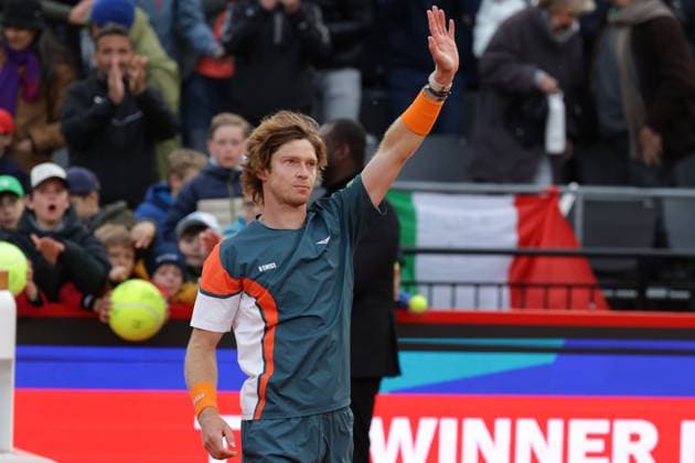 GER, Hamburg, xFSx , ATP, Tennis Herren 500 , Herren Tennistunier Bitpanda Hamburg Open 2025, Halbfinale ,Herren Einzel , 23.05.2025 Andrey Rublev (RUS) bedankt sich bei den Zuschauer, Fans Copyright: HMBxMedia FernandoxSoares