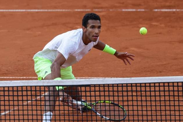 GER, Hamburg, xFSx , ATP, Tennis Herren 500 , Herren Tennistunier Bitpanda Hamburg Open 2025, Halbfinale ,Herren Einzel , 23.05.2025 Felix Auger-Aliassime (CAN) spielt eine Rueckhand Copyright: HMBxMedia FernandoxSoares