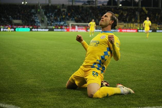 Sport Themen der Woche KW21 Sport Bilder des Tages 23.05.2025, xmohx, Fussball 2.Bundesliga Relegation, 1.FC Saarbruecken - Eintracht Braunschweig v.l. Torjubel nach dem Tor zum celebrating the goal celebrate 0:1 durch Lino Tempelmann (Eintracht Braunschweig) (DFL DFB REGULATIONS PROHIBIT ANY USE OF PHOTOGRAPHS as IMAGE SEQUENCES and or QUASI-VIDEO) Saarbruecken *** 23 05 2025, xmohx, Fußball 2 Bundesliga Relegation, 1 FC Saarbruecken Eintracht Braunschweig v l Torjubel nach dem Tor zum celebrating the goal celebrate 0 1 durch Lino Tempelmann Eintracht Braunschweig DFL DFB REGULATIONS PROHIBIT ANY USE OF PHOTOGRAPHS as IMAGE SEQUENCES and or QUASI VIDEO Saarbruecken