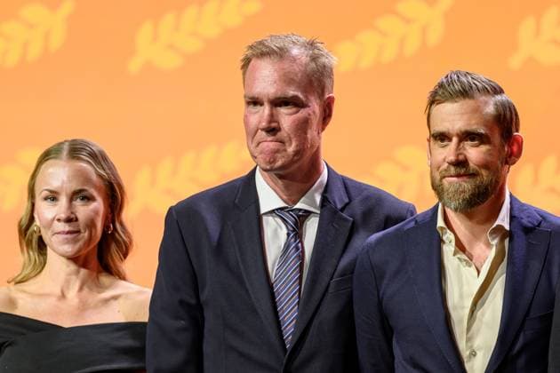 250524 Anna Liv, wife of late Stefan Liv and Kenny Jönnson during the IIHF Contributors™ Award Ceremony on May 24, 2025 in Stockholm. Photo: Simon Hastegard BILDBYRAN kod SH SH0625 ishockey Ice hockey, Eishockey presskonferens press conference, PK, Pressekonferenz bbeng Copyright: SIMONxHASTEGARD BB250524SH006