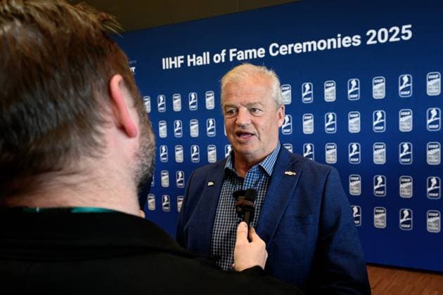 250524 Bengt-Ake Gustafsson is interviewed after the IIHF Contributors™ Award Ceremony on May 24, 2025 in Stockholm. Photo: Simon Hastegard BILDBYRAN kod SH SH0625 ishockey Ice hockey, Eishockey presskonferens press conference, PK, Pressekonferenz bbeng Copyright: SIMONxHASTEGARD BB250524SH014