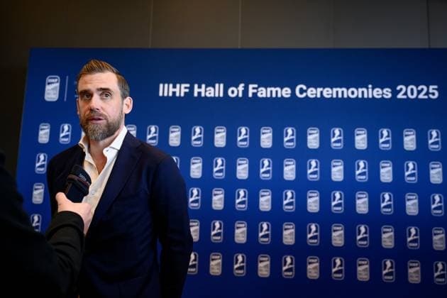 250524 Henrik Zetterberg after the IIHF Contributors™ Award Ceremony on May 24, 2025 in Stockholm. Photo: Simon Hastegard BILDBYRAN kod SH SH0625 ishockey Ice hockey, Eishockey presskonferens press conference, PK, Pressekonferenz bbeng Copyright: SIMONxHASTEGARD BB250524SH026