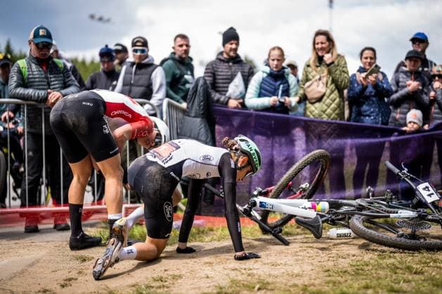 From left Jennifer Jackson of Canada, Samara Maxwell of New Zealand fell during women elite race during Mountain bike cross country World Cup event, Nove Mesto na Morave, Czech Republic, May 24, 2025. (CTKxPhoto JaroslavxSvoboda) CTKPhotoP2025052402425  CTKPhotoP2025052402425