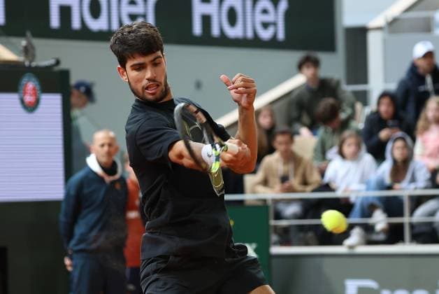 ROLAND GARROS 2025 Thierry Larret MAXPPP - PARIS (75) 24 05 2025 Thierry Larret Maxppp. Tennis. Roland Garros 2025. Internationaux de France de tennis. Stade Roland Garros, Paris (75). Le 24 mai 2025. Journee Yannick Noah. Carlos ALCARAZ vs Dusan LAJOVIC Tennis. Roland Garros 2025. French Open tennis tournament. Roland Garros Stadium, Paris (75) PARIS (75) STADE ROLAND GARROS PARIS ILE DE FRANCE FRANCE  Copyright: xMAXPPPxThierryxLarretx TLR202505242258 TLR202505242258