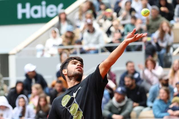 ROLAND GARROS 2025 Thierry Larret MAXPPP - PARIS (75) 24 05 2025 Thierry Larret Maxppp. Tennis. Roland Garros 2025. Internationaux de France de tennis. Stade Roland Garros, Paris (75). Le 24 mai 2025. Journee Yannick Noah. Carlos ALCARAZ vs Dusan LAJOVIC Tennis. Roland Garros 2025. French Open tennis tournament. Roland Garros Stadium, Paris (75) PARIS (75) STADE ROLAND GARROS PARIS ILE DE FRANCE FRANCE  Copyright: xMAXPPPxThierryxLarretx TLR202505242261 TLR202505242261