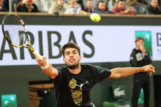 Sport Themen der Woche KW21 Sport Bilder des Tages ROLAND GARROS 2025 Thierry Larret MAXPPP - PARIS (75) 24 05 2025 Thierry Larret Maxppp. Tennis. Roland Garros 2025. Internationaux de France de tennis. Stade Roland Garros, Paris (75). Le 24 mai 2025. Journee Yannick Noah. Carlos ALCARAZ vs Dusan LAJOVIC Tennis. Roland Garros 2025. French Open tennis tournament. Roland Garros Stadium, Paris (75) PARIS (75) STADE ROLAND GARROS PARIS ILE DE FRANCE FRANCE  Copyright: xMAXPPPxThierryxLarretx TLR202505242263 TLR202505242263