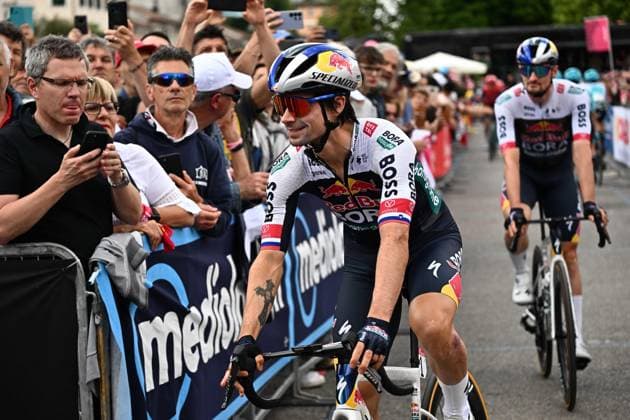 May 24, 2025, Treviso, ITALY: Slovenian rider Primoz Roglic of Red Bull - Bora - Hansgrohe team arrive at the start of 14th stage of the 108 Giro d Italia 2025, cycling race over 195 km from Treviso to Nova Gorica Gorizia, Italy, 24 May 2025. ANSA LUCA ZENNARO. Giro D Italia Cycling Tour - Stage 14  - ZUMAa110 20250524_zaf_a110_024 Copyright: xLucaxZennarox
