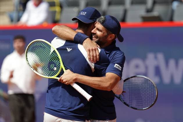 GER, Hamburg, xFSx , ATP, Tennis Herren 500 , Herren Tennistunier Bitpanda Hamburg Open 2025, Finale ,Herren Doppel , 24.05.2025 Andrea Vavassori (ITA) und Simone Bolelli (ITA) umarmen sich nach den Sieg gegen Andres Molteni (ARG) , Fernando Romboli (BRA) Copyright: HMBxMedia FernandoxSoares