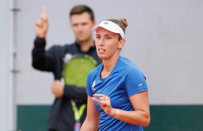Belgian Elise Mertens and her coach Christopher Herman pictured during the afternoon training session at the Roland Garros French Open tennis tournament, in Paris, France, Saturday 24 May 2025. This year s tournament takes place from 19 May to 08 June. BENOITxDOPPAGNE  x125090684x
