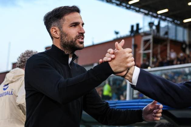 Cesc Fabregas Head Coach of Como 1907 looks on during Serie A 2024 25 football match between Como 1907 and FC Internazionale at Giuseppe Sinigaglia Stadium  Copyright: xFabrizioxCarabelli IPAxSportx xipa-agency.netx xx IPA_58174719 IPA_Agency_IPA58174719