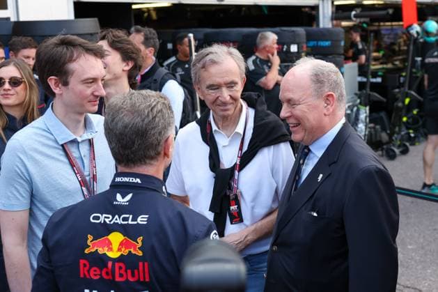 Besitzer der LVMH-Gruppe, Bernard Arnault und Fuerst von Monaco Albert II, Teamchef Christian Horner (Oracle Red Bull Racing), Qualifying, Grosser Preis von Monaco, Motorsport, Herren, Formel 1, 24.05.2025 Monte Carlo Monaco MCO