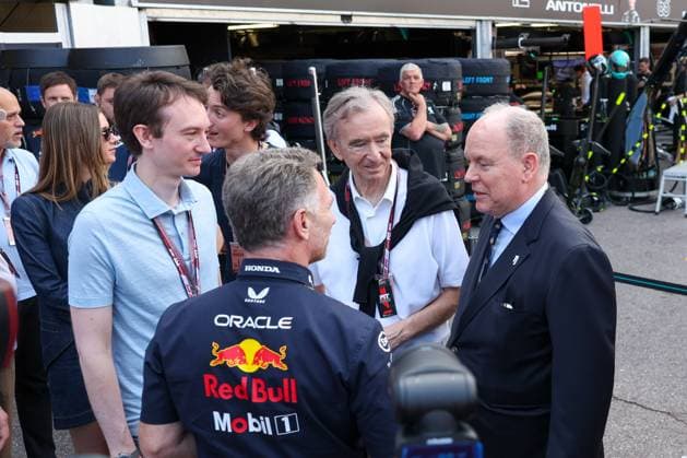 Besitzer der LVMH-Gruppe, Bernard Arnault und Fuerst von Monaco Albert II, Teamchef Christian Horner (Oracle Red Bull Racing), Qualifying, Grosser Preis von Monaco, Motorsport, Herren, Formel 1, 24.05.2025 Monte Carlo Monaco MCO