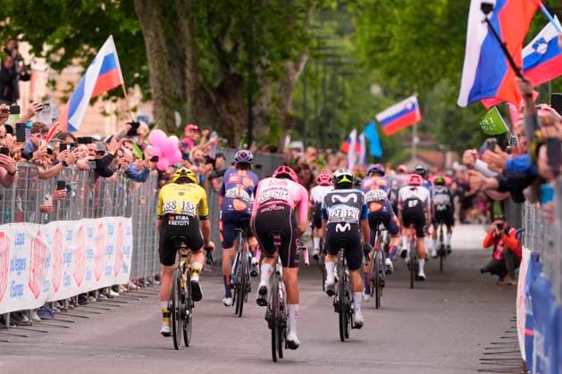 The pack rides cycles during the stage 14 of the Giro d™Italia from Treviso to Nova Gorica Gorizia, Slovenia - Saturday, May 24, 2025. - cycling.  Copyright: xFabioxFerrari LaPressex