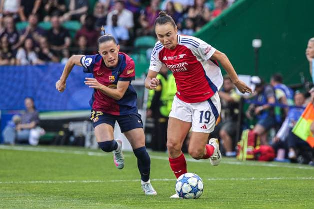 2025-05-24 FC Barcelona, Barca v Arsenal WFC - UEFA Women s Champions League Final LISBON, PORTUGAL - MAY 24: Ona Batlle of FC Barcelona, Caitlin Foord of Arsenal Women FC battle for the ball during the UEFA Women s Champions League Final match between FC Barcelona and Arsenal WFC at Estadio Jose Alvalade on May 24, 2025 in Lisbon, Portugal. (Photo by Leiting Gao BSR Agency) Lisbon Portugal Content not available for redistribution in The Netherlands directly or indirectly through any third parties. Copyright: xBSRxAgencyx