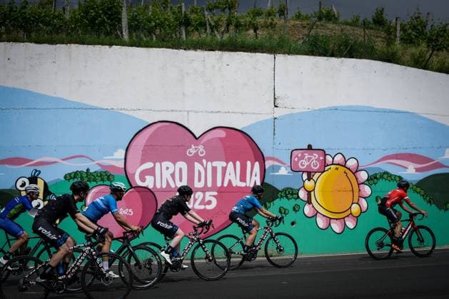 Sport Bilder des Tages Stage 11 Cormons Nova Gorica Gorizia - May 24, 2025. - cycling .Giro-E In the pic: Race  Copyright: xAlessandroxGarofalo LaPressex