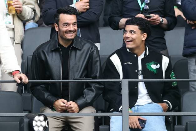 24.05.2025, xtgx, Fussball DFB Pokal Finale 2025, Arminia Bielefeld - VfB Stuttgart v.l. Giovanni Zarrella mit Sohn Gabriel Bruno (DFL DFB REGULATIONS PROHIBIT ANY USE OF PHOTOGRAPHS as IMAGE SEQUENCES and or QUASI-VIDEO) Berlin