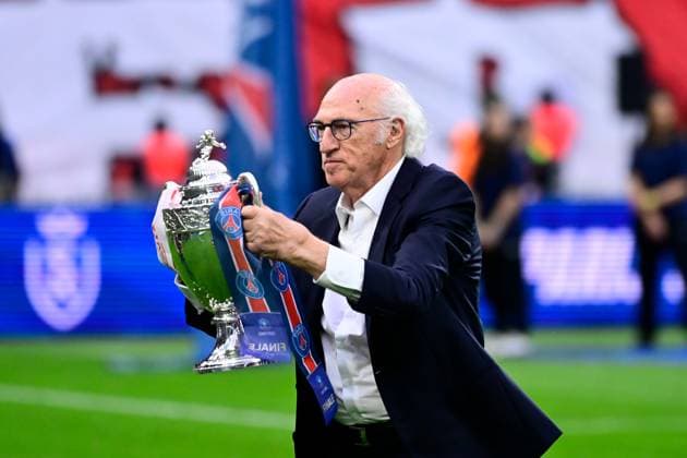 FOOTBALL : PSG vs Reims - Finale Coupe de France - 24 05 2025 Carlos Bianchi presents the French cup trophy during the French Cup Final match between Paris Saint Germain and Stade de Reims at Stade de France on May 24 , 2025 in Saint Denis, France. ( Photo by Dante Badano PsnewZ ) - Saint DenisFrance  Copyright: xx