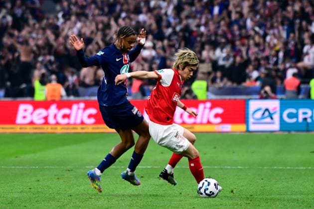 FOOTBALL : PSG vs Reims - Finale Coupe de France - 24 05 2025 Junya ITO ( 7 - Reims ) and Bradley Barcola ( 29 - PSG ) during the French Cup Final match between Paris Saint Germain and Stade de Reims at Stade de France on May 24 , 2025 in Saint Denis, France. ( Photo by Dante Badano PsnewZ ) - Saint DenisFrance  Copyright: xx