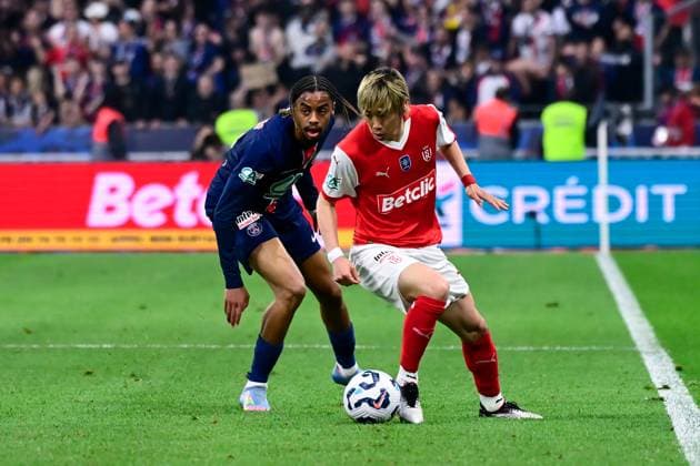 FOOTBALL : PSG vs Reims - Finale Coupe de France - 24 05 2025 Junya ITO ( 7 - Reims ) and Bradley Barcola ( 29 - PSG ) during the French Cup Final match between Paris Saint Germain and Stade de Reims at Stade de France on May 24 , 2025 in Saint Denis, France. ( Photo by Dante Badano PsnewZ ) - Saint DenisFrance  Copyright: xx
