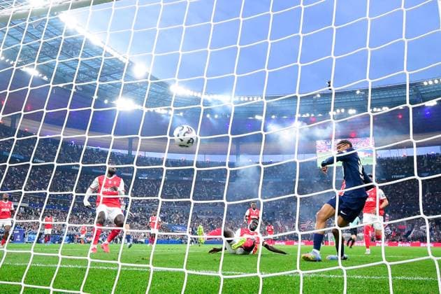 FOOTBALL : PSG vs Reims - Finale Coupe de France - 24 05 2025 Photo taken with a remote camera - Bradley Barcola ( 29 - PSG ) beats Yehvann Diouf ( 94 - Reims ) and scores a goal during the French Cup Final match between Paris Saint Germain and Stade de Reims at Stade de France on May 24 , 2025 in Saint Denis, France. ( Photo by Dante Badano PsnewZ ) - Saint DenisFrance  Copyright: xx